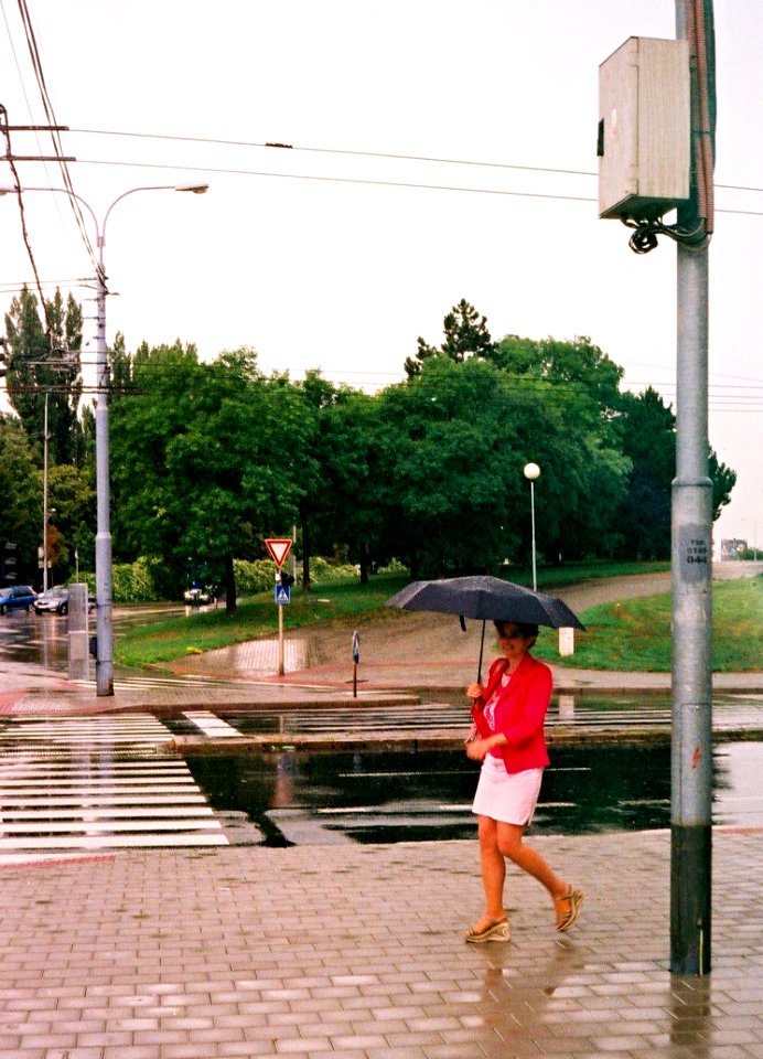Lomo 135VS - Woman with Umbrella