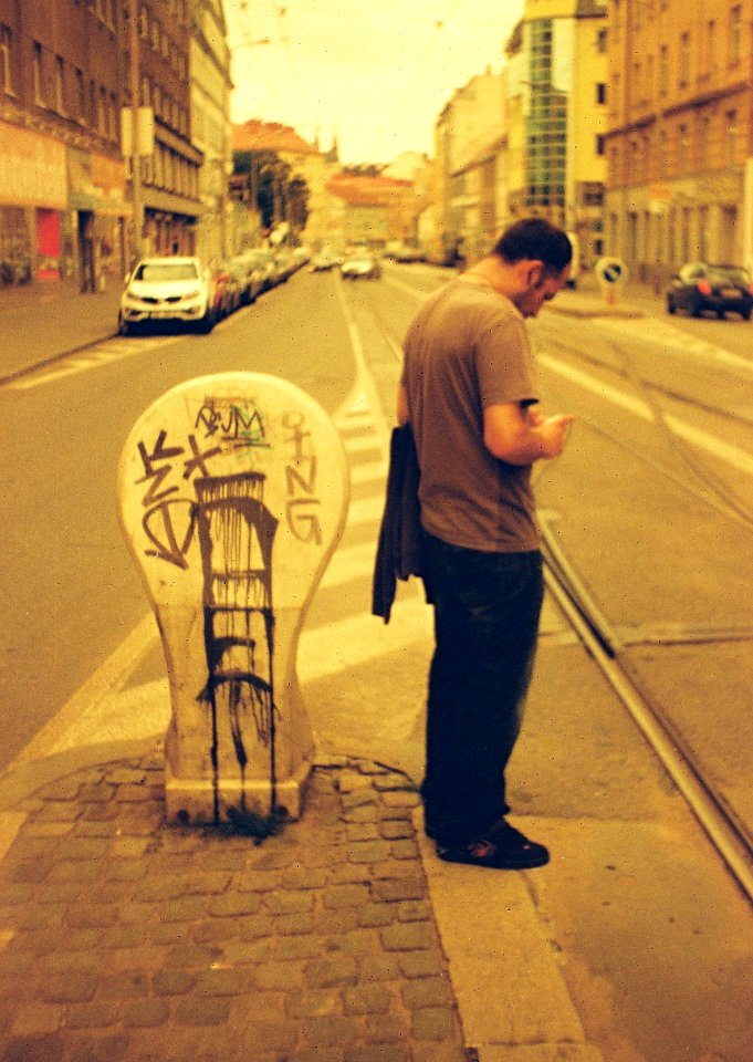 Vilia-Auto - Redscale - Man on the Edge