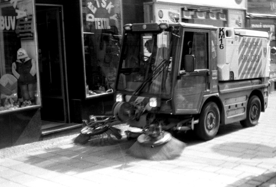 Canon EOS 30 - Cleaning Vehicle