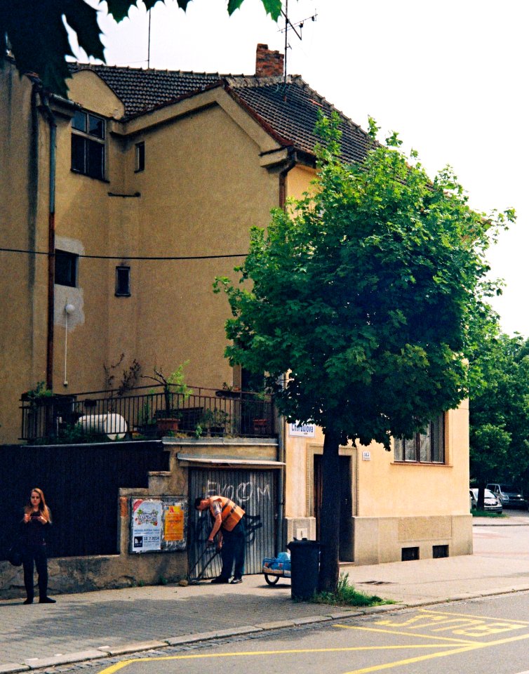 Kiev 4 + Jupiter-12 35/2,8 - Bus Stop Psychiatrická Nemocnice 1