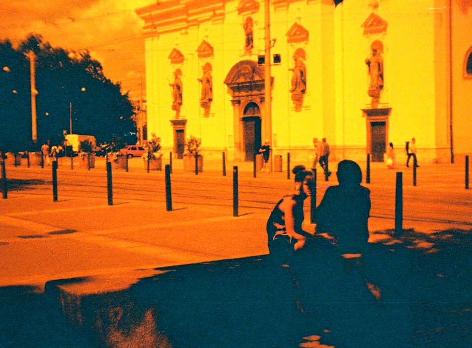 Vilia-Auto - Redscale - Light and Shadow