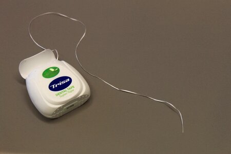 Hygiene care flossing