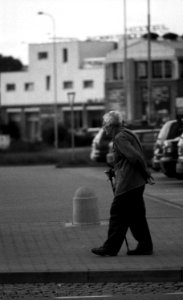 Praktica MTL 5 + Pentacon Electric 4/200 MC - Elderly Man in front of Tesco Mall