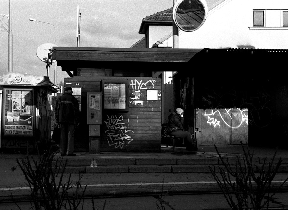 Exa + Tessar 2,8/50 - Tram Stop 2