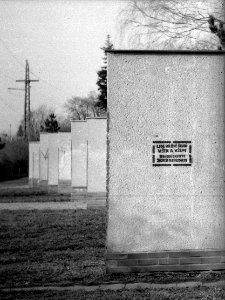 Praktica MTL 5 + Edixa-Iscotar 1:2,8/50 - Garages with a Grafitti