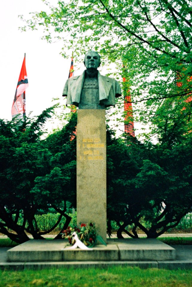Praktica MTL 5 +  Helios 44-2 2/58 - Memorial of Rodion Malinovsky,  Soviet military commander in World War II, liberator of Brno.