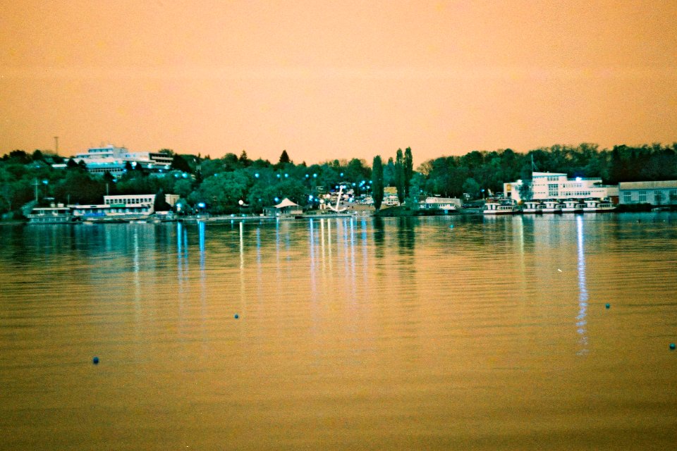 Praktica MTL 5 + MIR-1V - Lomography LomoChrome Purple - Brno Reservoir on the Comet