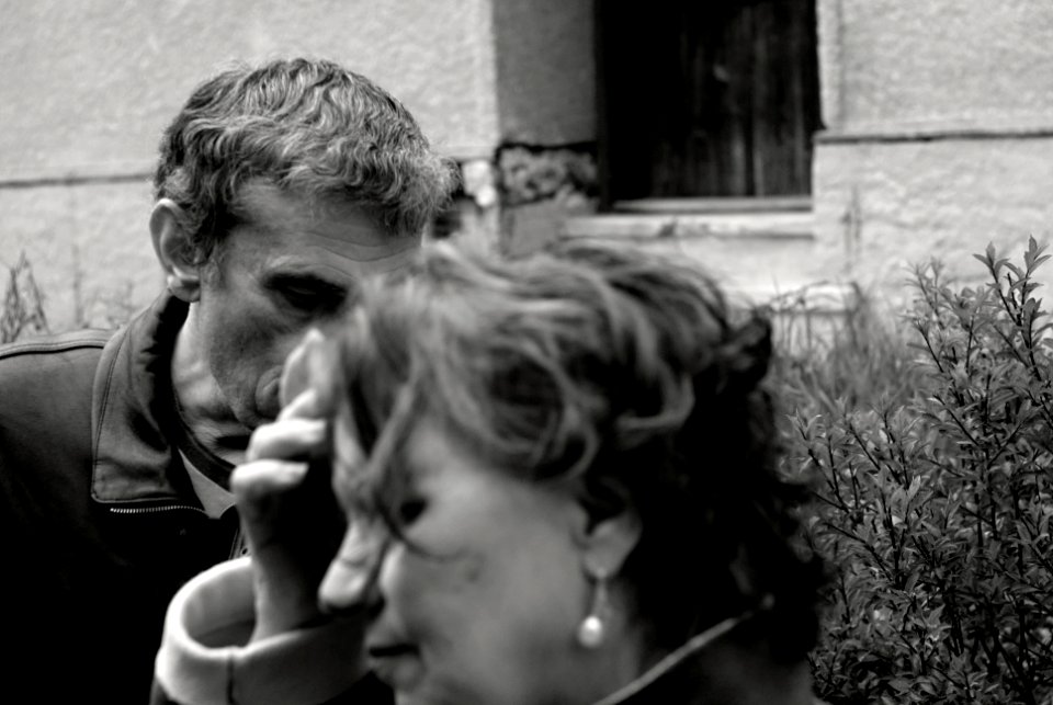 Sony Alpha A230 with Helios-44-2 - Couple who just left the Bus