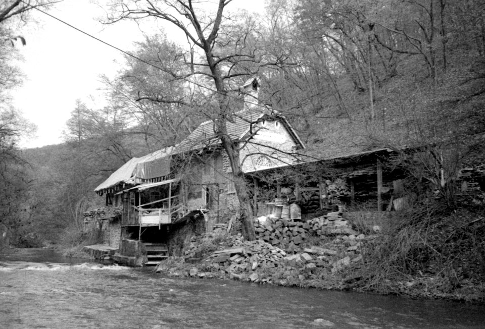 Canon Prima Zoom 80u - Old Mill 03
