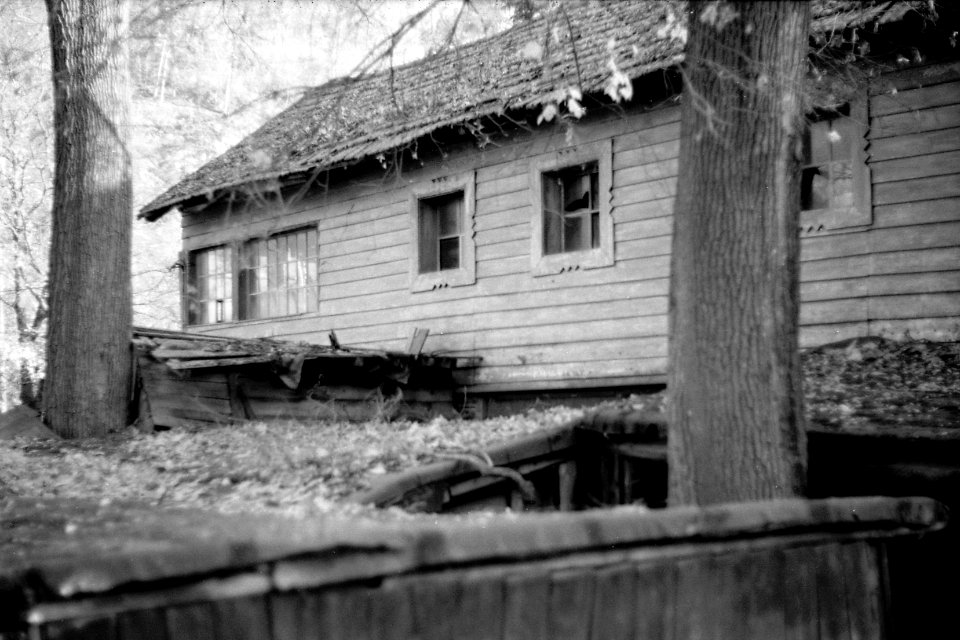Praktica BX20 - Old House Study 03