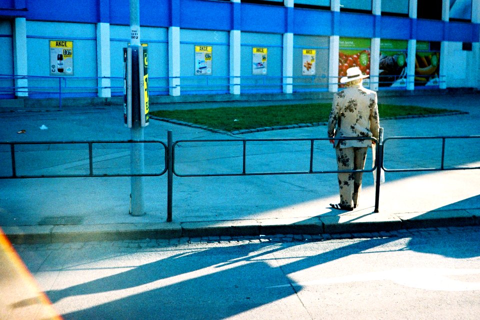 Minolta Hi-Matic G - Man with a Hat 01