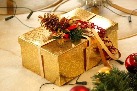Loop decoration packaging