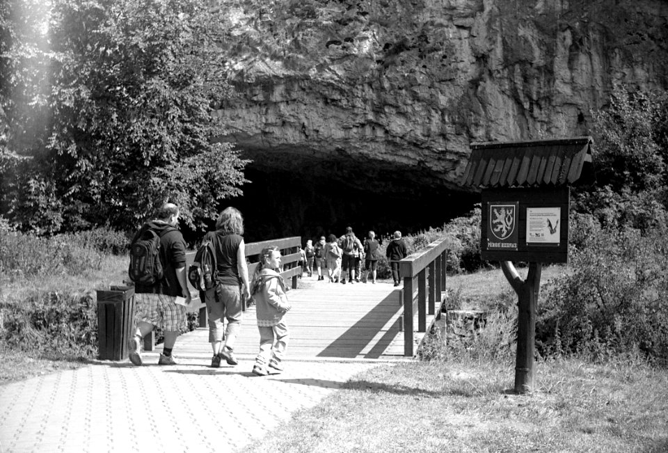Agfa Optima 1a - People Going to visit Sloup-Šošůvka Caves