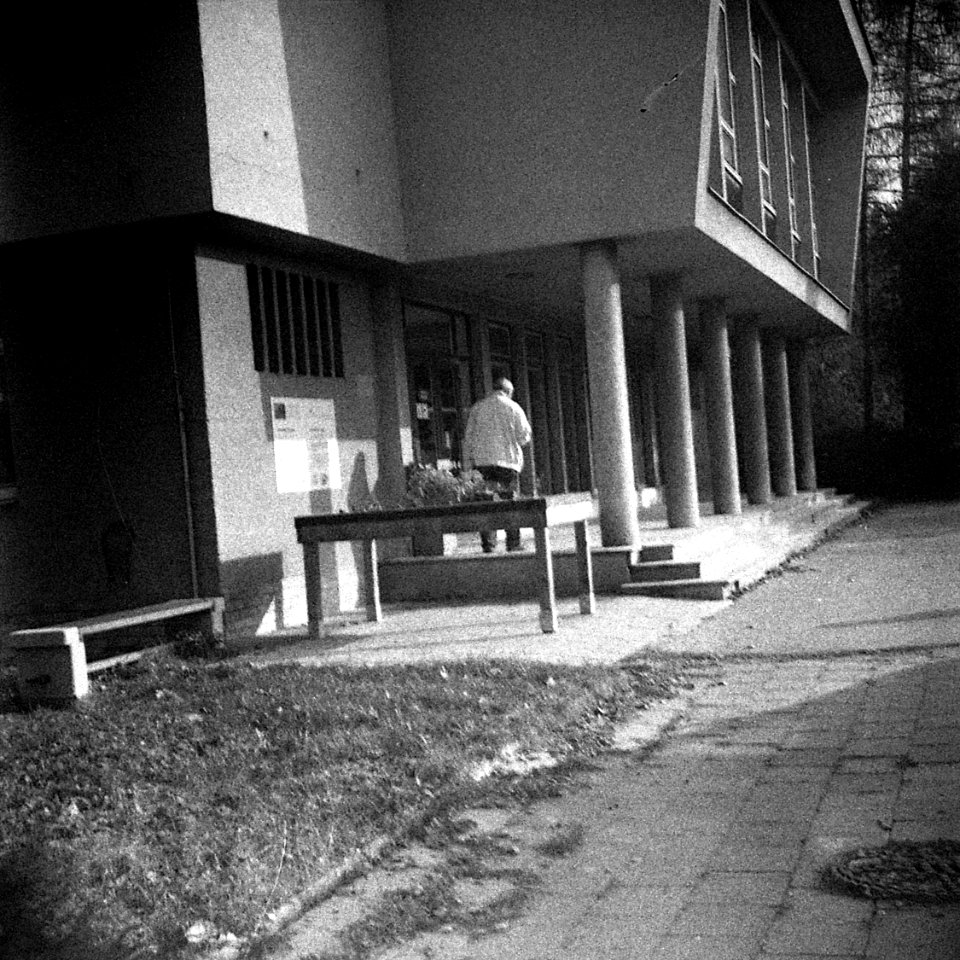 Altix I - Man at the Back of Psychiatic Clinic