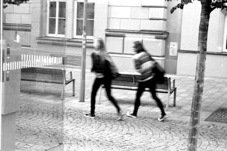 Canon Prima Zoom 80u (Sure Shot 80u) - Girls in a Hurry