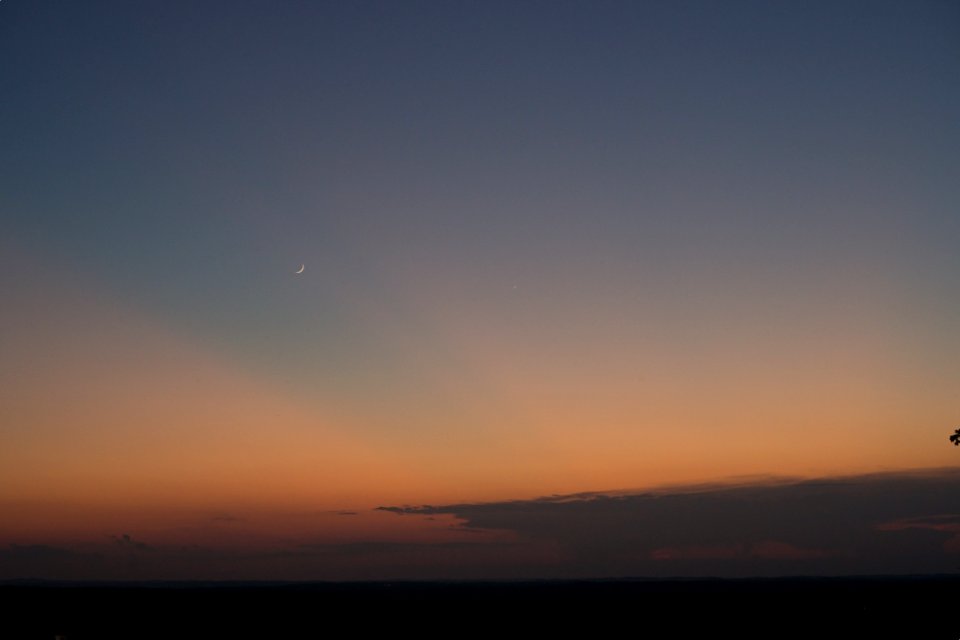 4% Waxing Crescent and Venus