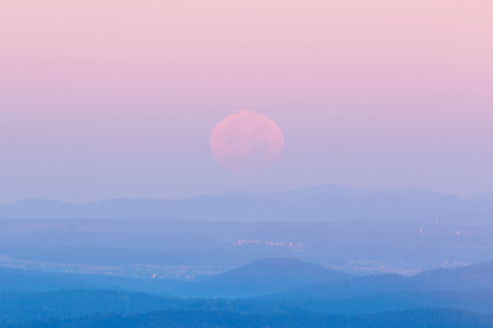 Sky mood moonset
