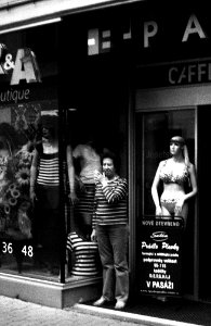Elikon 35S - Woman and Mannequins