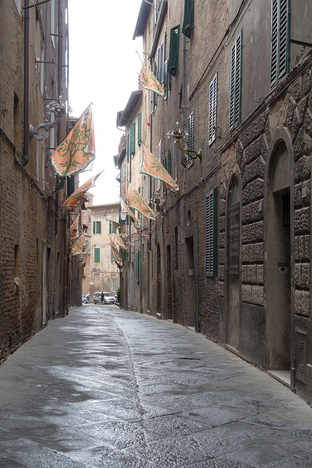 Italy houses gorge medieval photo