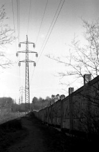 Contax D + Edixa-Iscotar - Wall and Pylons