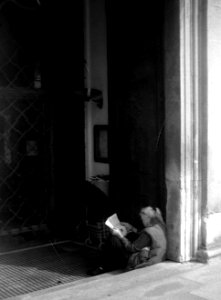 Siluet Elektro - Woman Reading in St. Thomas Church Entrance