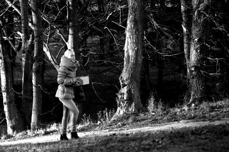 Contax D + Pentacon Electric 4/200 MC - Girl next to the Wood
