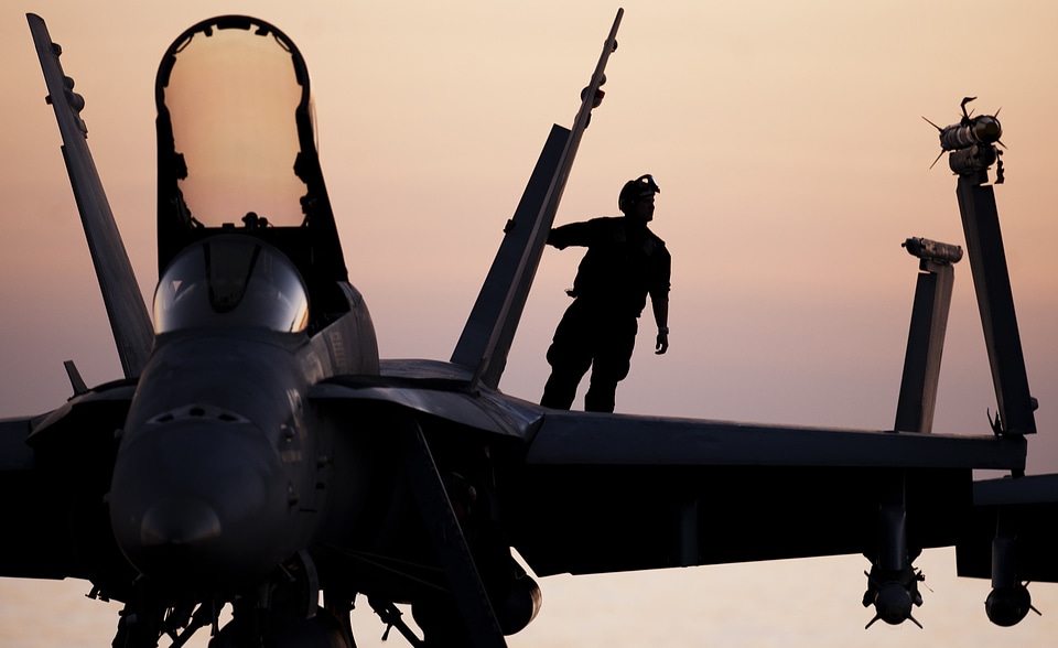 Silhouette f-18 jet