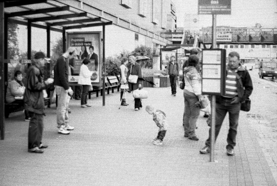 Praktica BC1 - Bus Stop Úzká Scene 3
