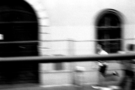 Canon Prima Zoom 80u (Sure Shot 80u) - Runner in the City