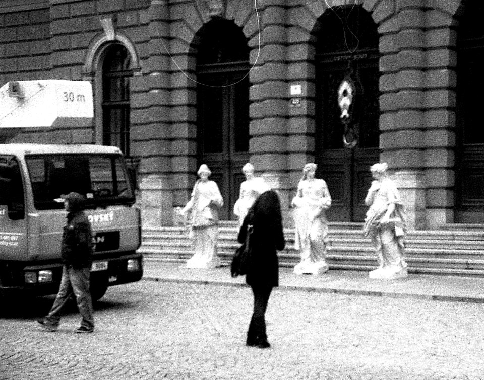 Certo SL 110 - Replacements of Statues on the Building 1