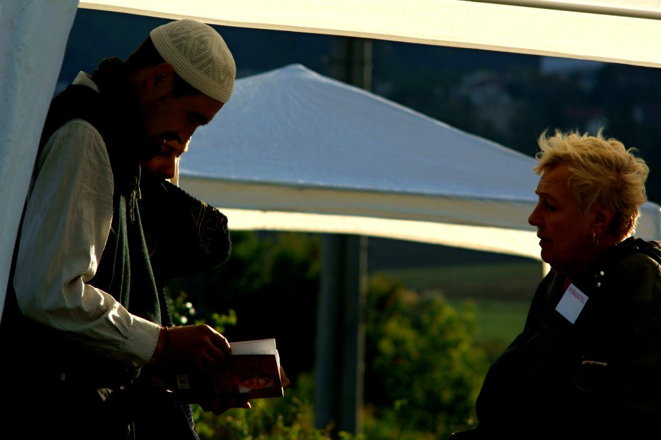 Sony Alpha A230 with Pentacon Electric 4/200 MC - Leftist Picnic in Medlánky Hills 01