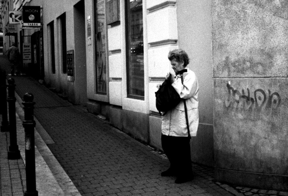 Smena Symbol - Old Lady at Pekařská Street