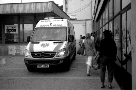 Canon Prima Zoom 80u (Sure Shot 80u) - Ambulance photo
