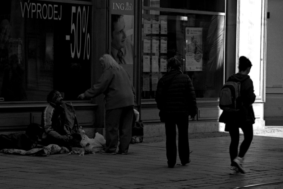 Praktica BC1 with Pentacon Prakticar 2,8/135 - Street Scene with Beggar