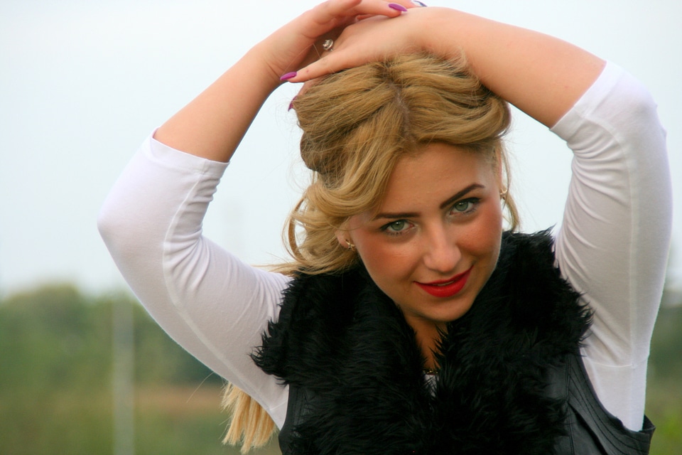 Portrait blond green eyes