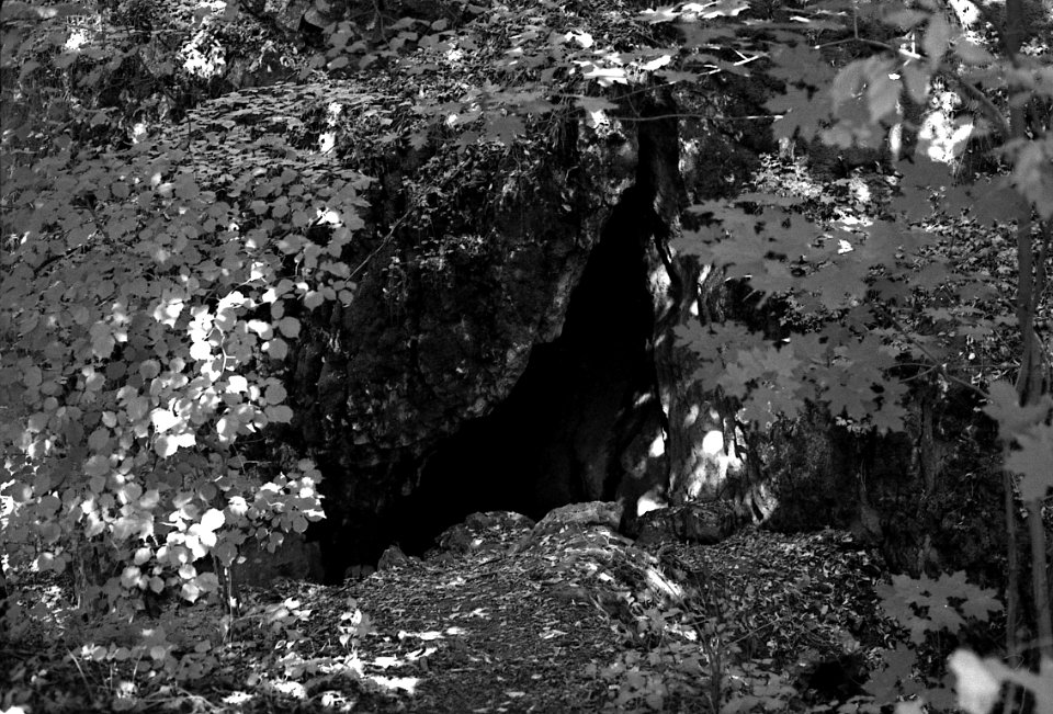 Canon EOS 30 with Canon EF 50mm f/1,8 II - Propástka Cave in Sloup