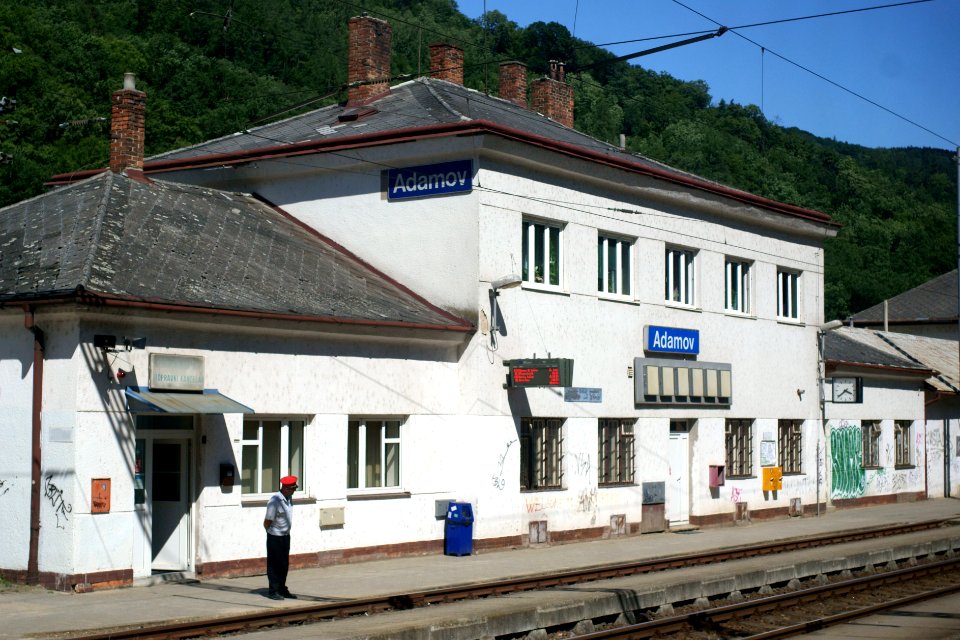 Sony Alpha A230 with MIR-1V - Adamov Train Station