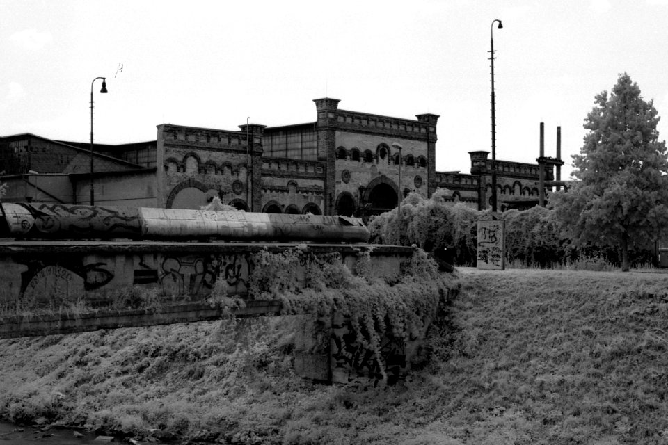 Canon EOS 30 with Canon EF 50mm f/1,8 II - Former City Slaughterhouse next to the Svitava River (infra) 2