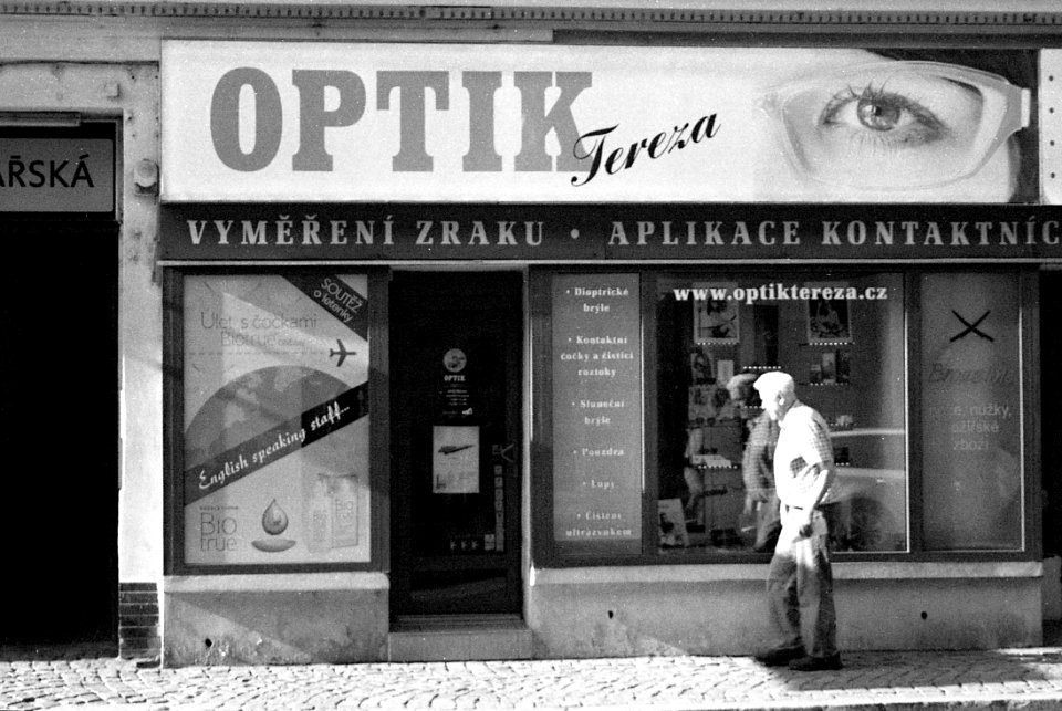 Canon Prima Zoom 80u (Sure Shot 80u) - Old Man's Reflection