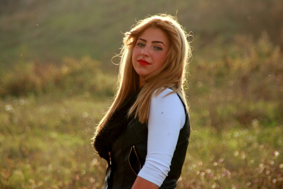 Blond green eyes fashion