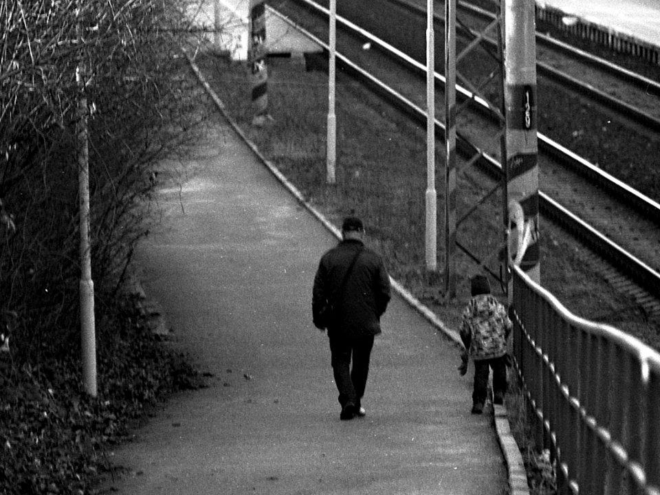 Contax D + Pentacon Electric 4/200 MC - Man and Boy
