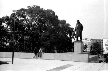 Smena 8M - Young Couple at Janacek's Statue