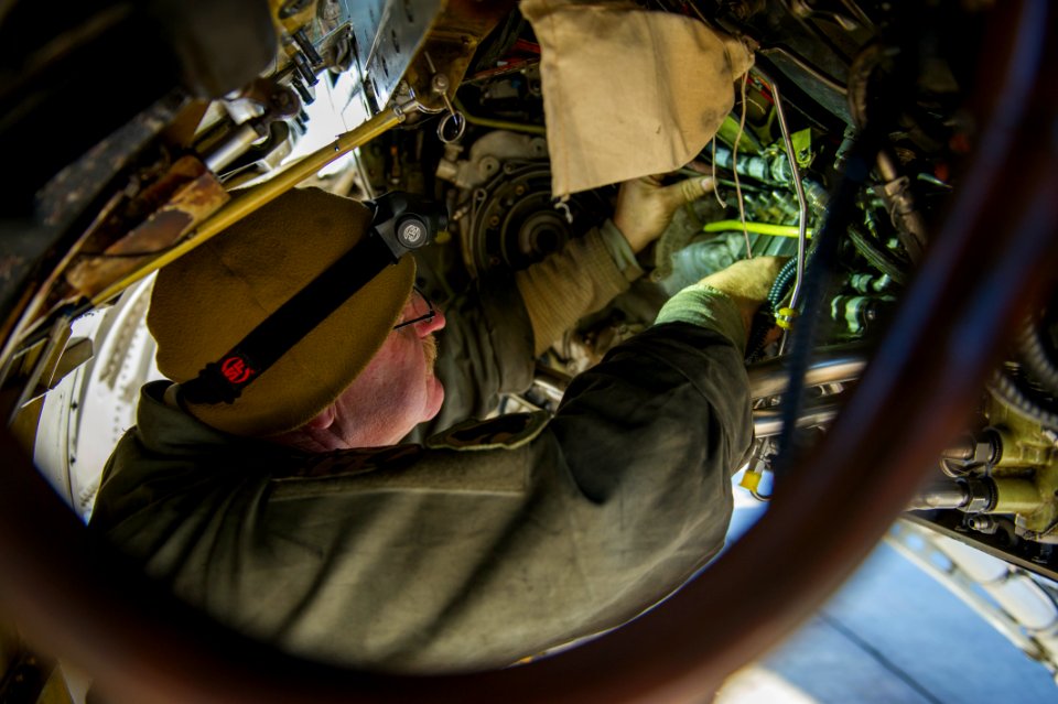 Viper Maintainers Ensure Combat-Ready Aircraft