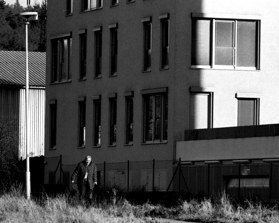 Praktica MTL 5 + Pentacon Electric 4/200 MC - Man Walking his Dog