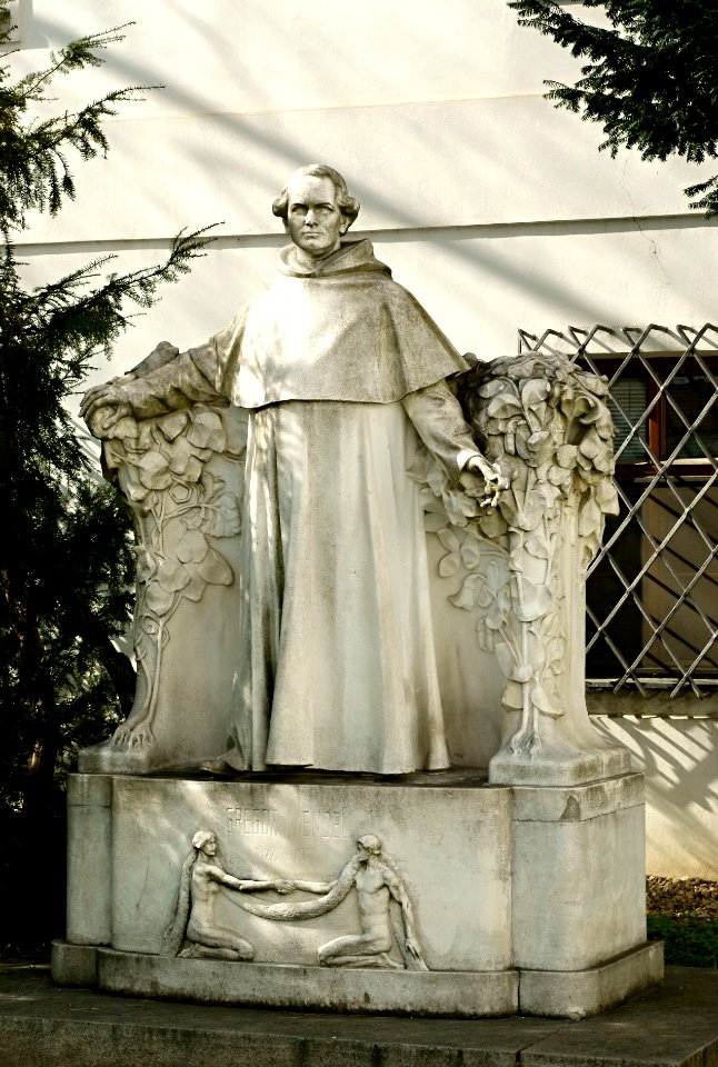 Sony Alpha A230 with Helios-44-2 - Statue of Gregor Mendel