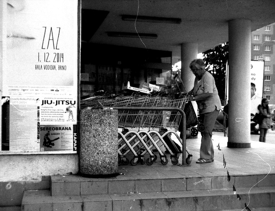 Siluet Elektro - Elderly Lady at a Supermarket