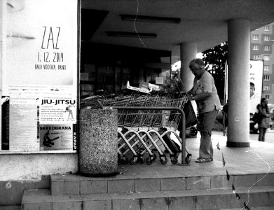Siluet Elektro - Elderly Lady at a Supermarket