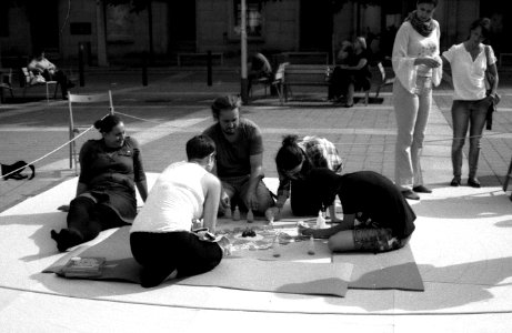 Siluet Elektro - Young People Creating a Mandala 2 photo