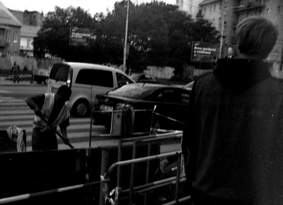 Siluet Elektro - Man Looking at the Worker