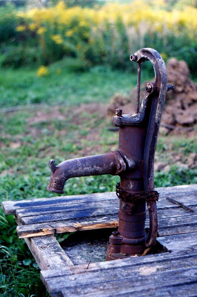 Praktica MTL5 + Helios-44M-4 - Vintage Water Pump